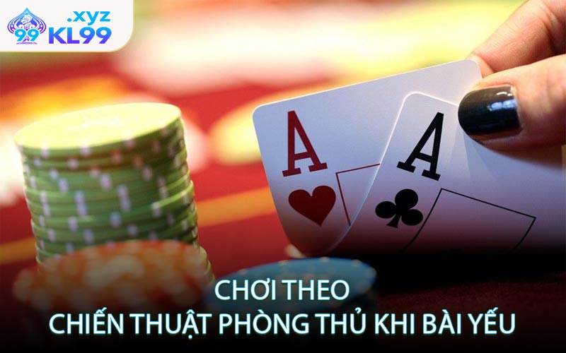 Chơi theo chiến thuật phòng thủ khi bài yếu
